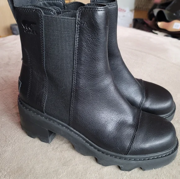 SOREL Joan Now Chelsea Boot Black Pull On Lug Sole - Picture 4 of 10